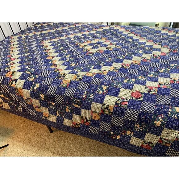 STUNNING Quilt 98"x86" Navy Blue Floral Postage Stamp Diamond Handmade Vintage - Picture 11 of 15